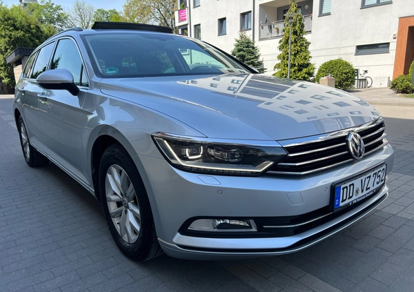 Volkswagen Passat cena 54500 przebieg: 199369, rok produkcji 2015 z Warka małe 742